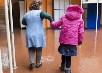 Funcionários financiam ilegalmente custos de deslocações entre escolas