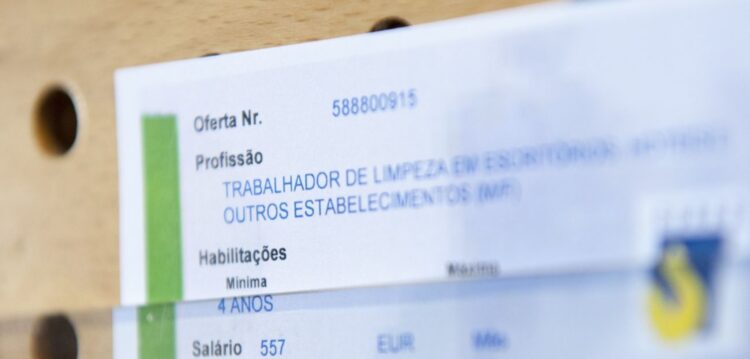 Metade dos profissionais recusam ofertas de emprego devido ao salário