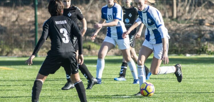 Sem adversárias, meninas da Maceirinha jogam no campeonato masculino (com fotogaleria)