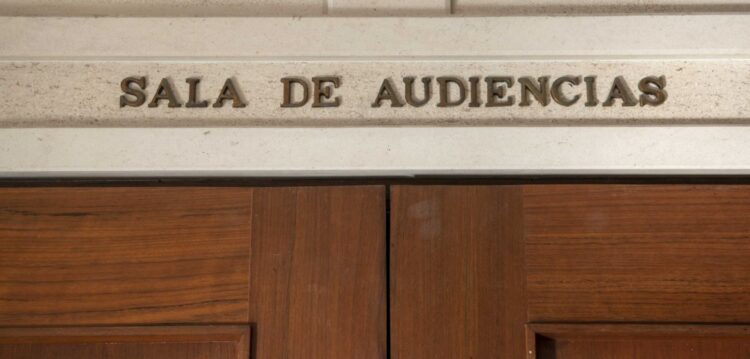 Tribunal começou a julgar patrão que disparou sobre jovem funcionária em Pombal