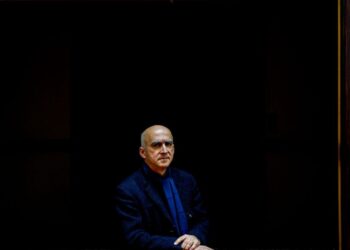 António Olaio: “irrita-me a irreverência ser uma tradição”