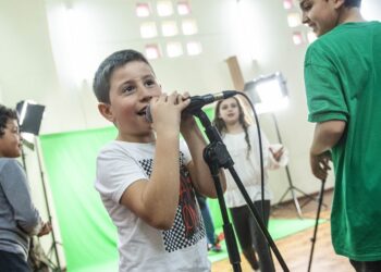 Crianças e artistas juntos para transformar a Quinta do Alçada