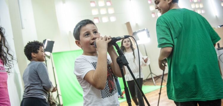 Crianças e artistas juntos para transformar a Quinta do Alçada