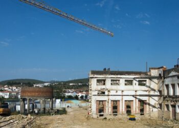 Obras da antiga central de Porto de Mós retomadas até ao Verão
