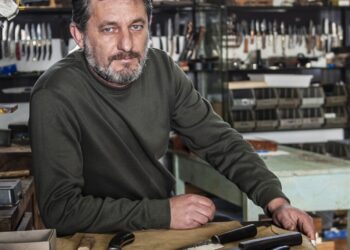 Que homem anda com navalha no bolso? Elementar: um cavalheiro