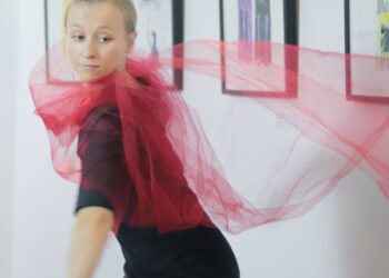 Visita dançada pelas artes plásticas