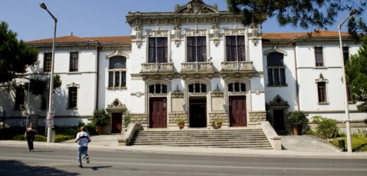 Câmara de Leiria aceita competências na cultura e recusa saúde, educação e saúde animal