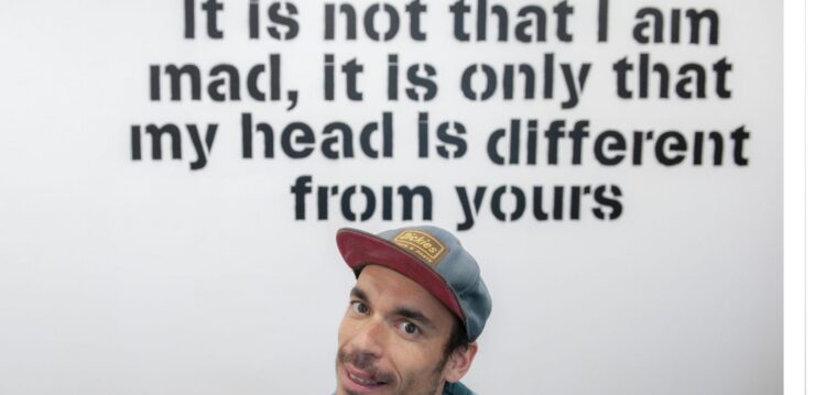 Exposição | Kynon, de Ricardo Romero, explora a corrente do Cinismo de Diógenes