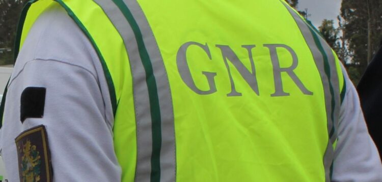 GNR detém suspeito de agressões a filha e mulher em Porto de Mós