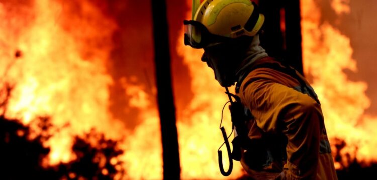 Incêndio em mato de Pombal mobiliza quatro meios aéreos