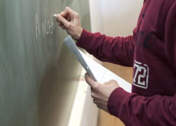 Prémio AGIR combate abandono escolar