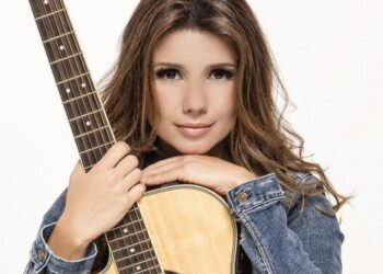 Brasileira Paula Fernandes é cabeça-de-cartaz da FeirOurém 2019