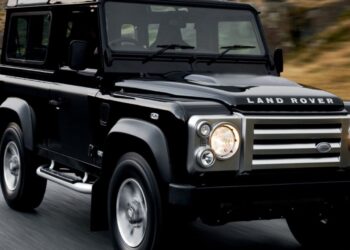 Jipes Land Rover tentam recorde para o Guiness