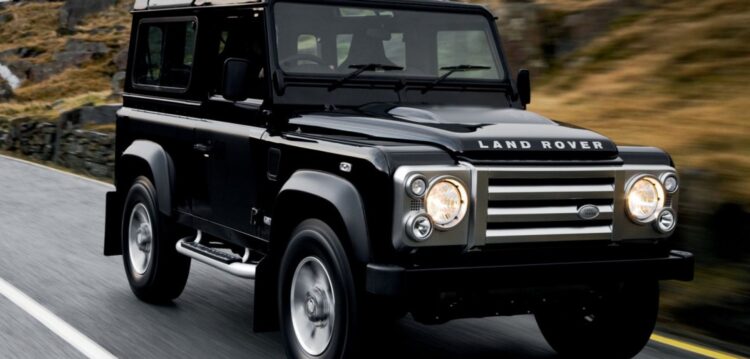 Jipes Land Rover tentam recorde para o Guiness