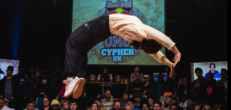 B-girl Vanessa dá show nas maiores battles de breakdance do planeta