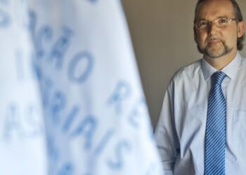 “Nenhum pai quererá ter um filho pedreiro em vez de engenheiro”