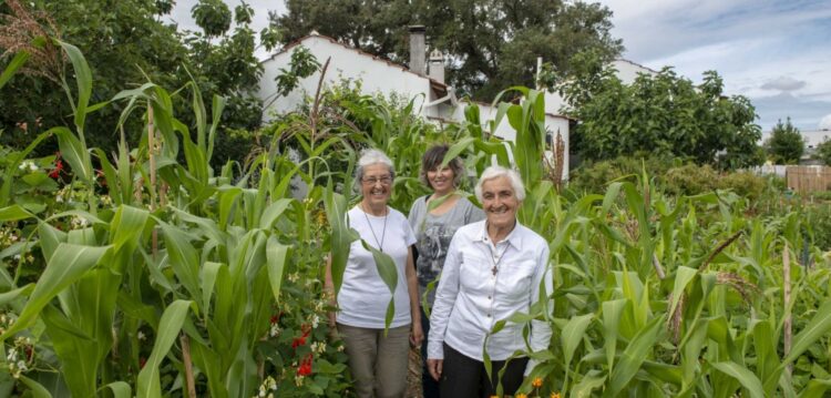 Deixaram o convento para criar um espaço que convida à auto-descoberta