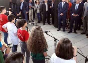 Primeiro-Ministro inaugurou obras em escola na Batalha e elogiou projecto-piloto