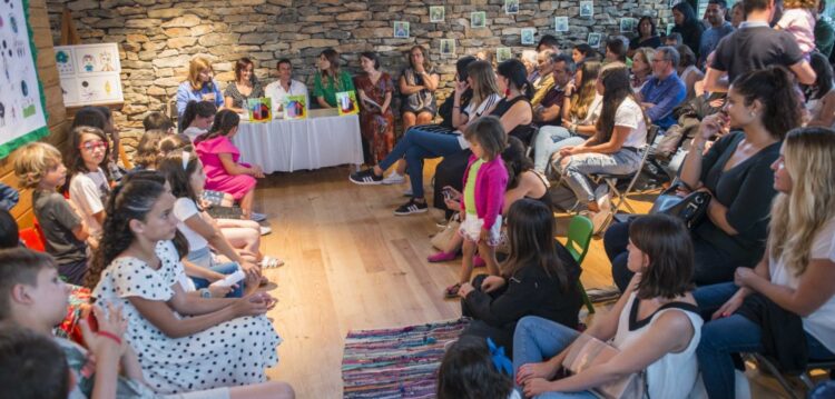 As crianças não podem escrever? Livro da Casa da Árvore diz que sim