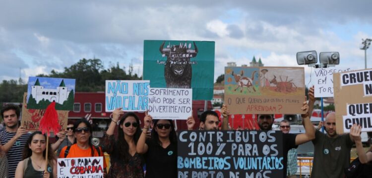 GNR travou confrontos entre manifestantes e aficcionados