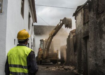 PJ sugere acusação contra suspeitos de burla nas casas de Pedrógão Grande