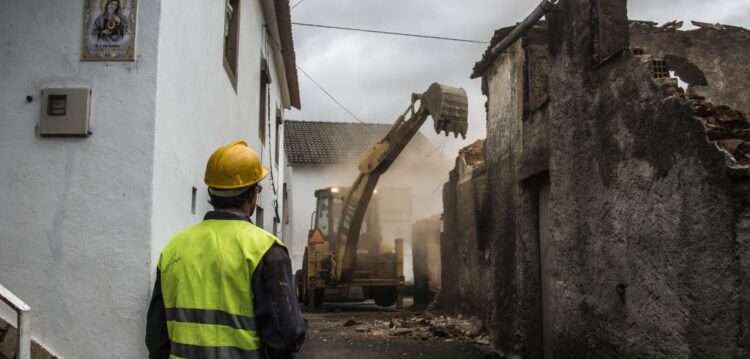 PJ sugere acusação contra suspeitos de burla nas casas de Pedrógão Grande