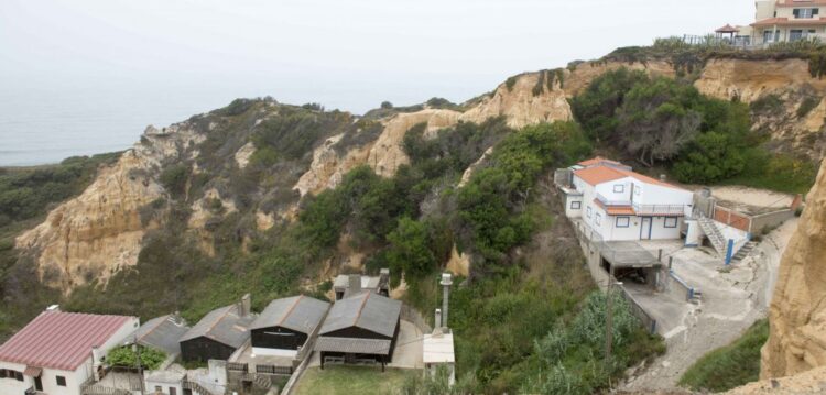 Plano para a orla costeira prevê 90 demolições em praias de Alcobaça