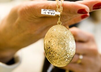 Aumento dos preços volta a animar mercado da compra de ouro usado