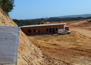 Câmara de Leiria embargou obras de aviário no Picheleiro
