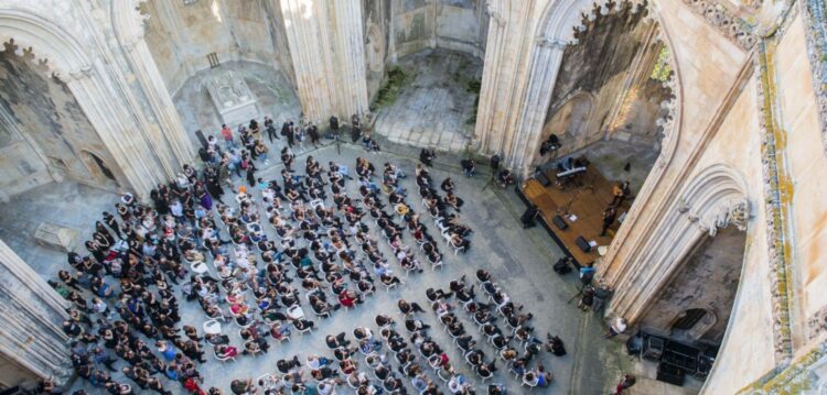 Extramuralhas arrancou no magnífico cenário gótico do Mosteiro da Batalha