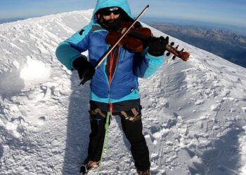 Nuno Santos tocou violino no cume da montanha mais alta da Europa ocidental