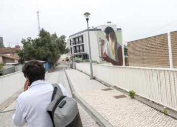 Há uma invasão silenciosa a contar histórias nas paredes de Leiria