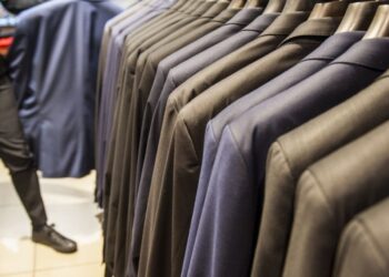 Comerciantes reclamam de saldos a qualquer altura do ano