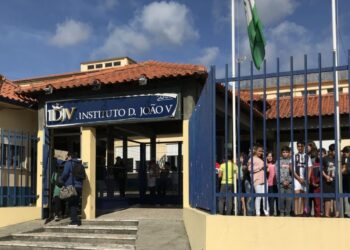 IDJV coloca 18 professores em ‘lay off’