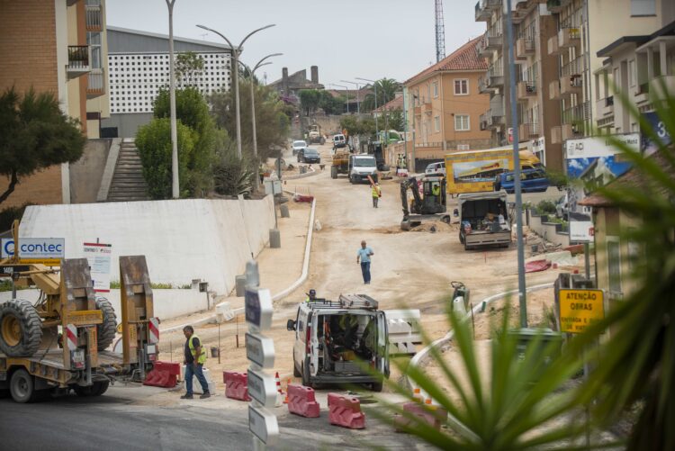 Incongruências e arqueologia atrasam obras na Rua dos Mártires