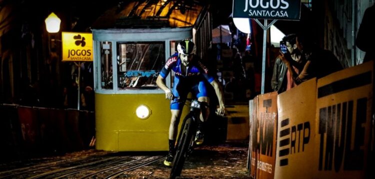 Loucas corridas contra táxis deram-lhe pernas para chegar à Glória