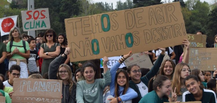 Manifestação pelo clima juntou mais de 200 pessoas em Leiria