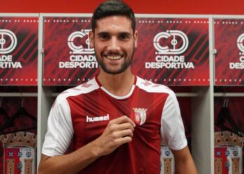 André Lourenço assina pelo “melhor clube do Mundo”