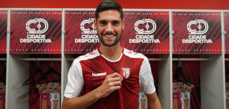 André Lourenço assina pelo “melhor clube do Mundo”