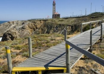 Autoridades procuram homem que caiu ao mar em São Pedro de Moel