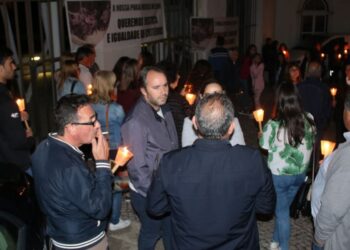 Mais de 140 pessoas em vigília contra demolições em praias de Alcobaça