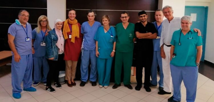 Manuel Antunes opera crianças sírias refugiadas