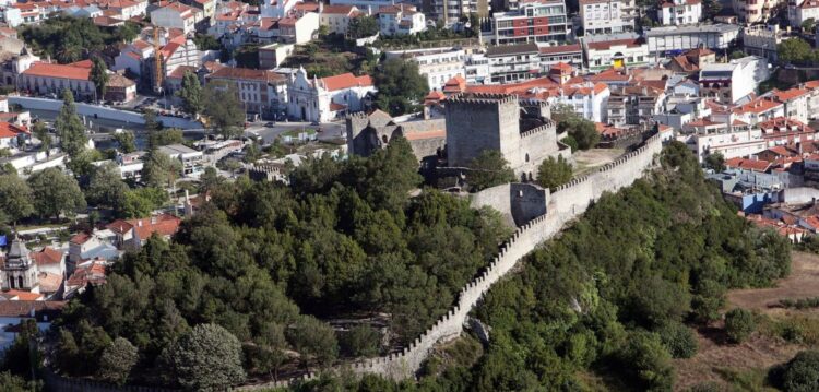 Obras dos acessos mecânicos ao Castelo obrigam a alterações ao trânsito
