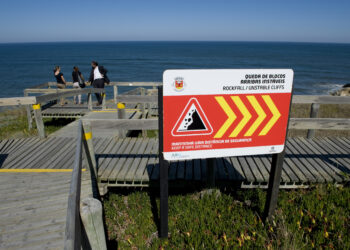 Homem que caiu ao mar em São Pedro de Moel continua desaparecido
