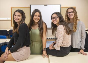 Alunos da Batalha alertam colegas mais novos para consumos aditivos