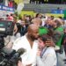 Menina do Girassol recebe de Jorge Fonseca medalha de campeão europeu