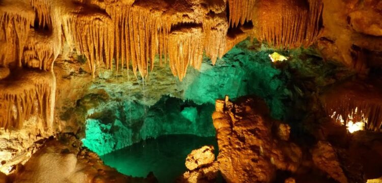 Grutas de Mira de Aire entre as mais bonitas do mundo