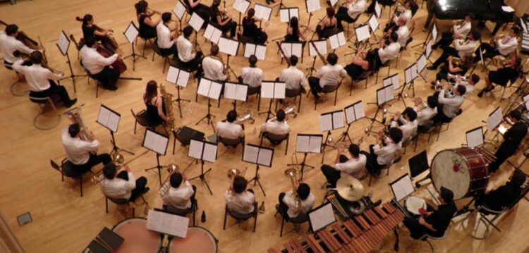 Ajude esta orquestra de sopros a promover Portugal nos E.U.A.
