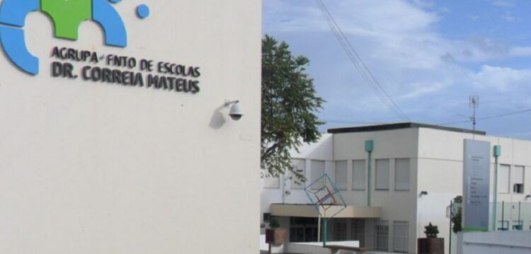 Escola Correia Mateus encerrada devido a greve de pessoal não docente