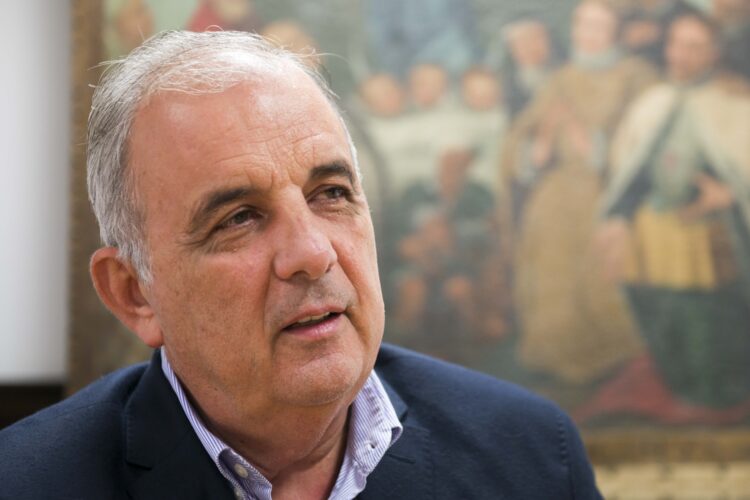 “O Estado despreza muito a área social”